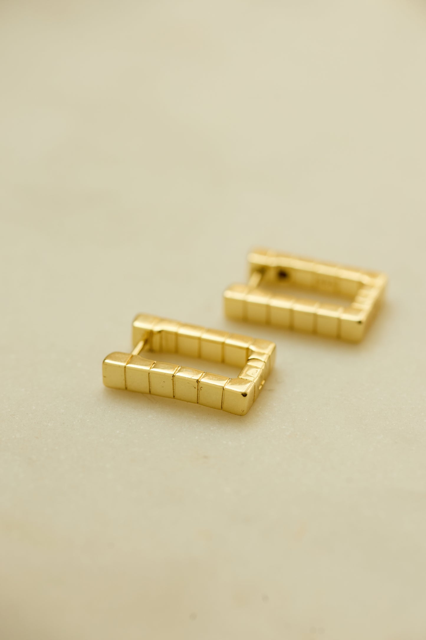 RECTANGULAR HOOP EARRINGS