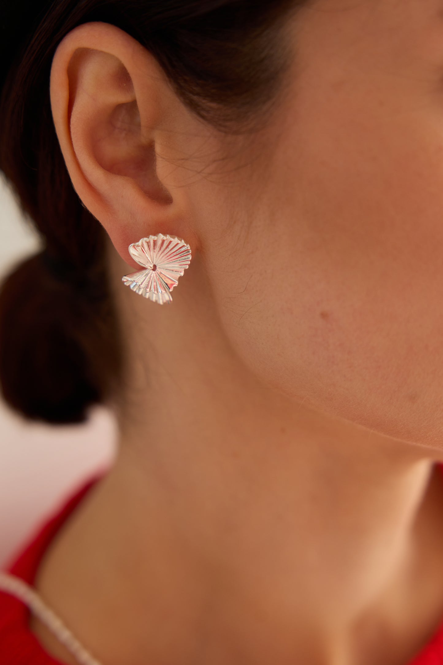 WATERPROOF SHELL BLOOM EARRINGS
