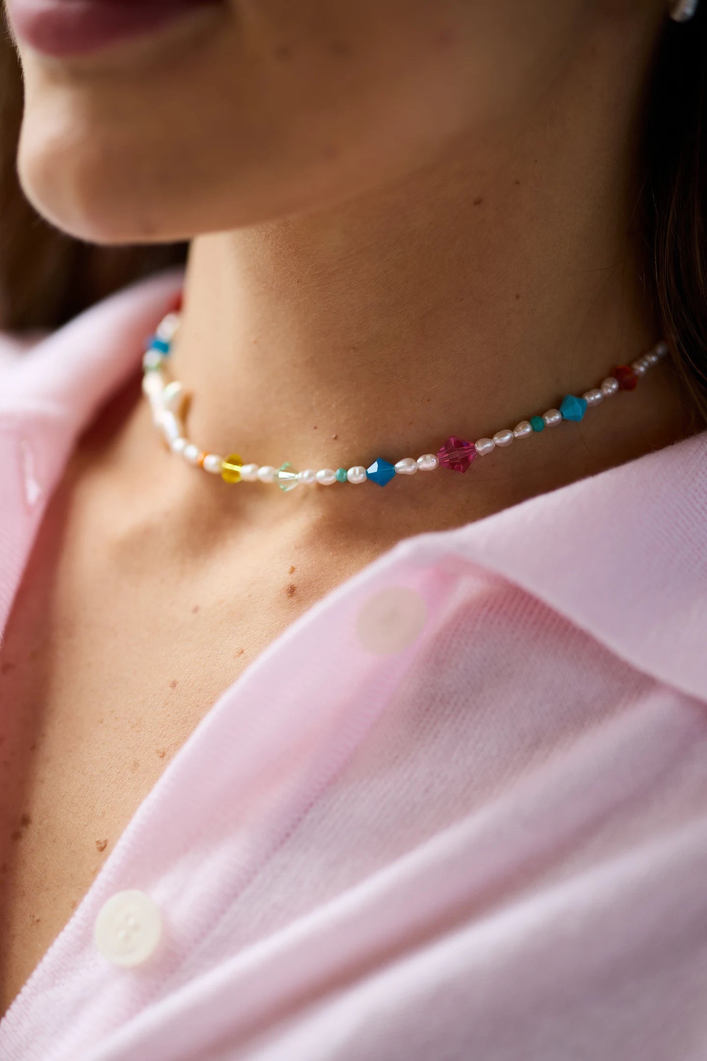 RAINBOW PEARL CROSS CHOCKER