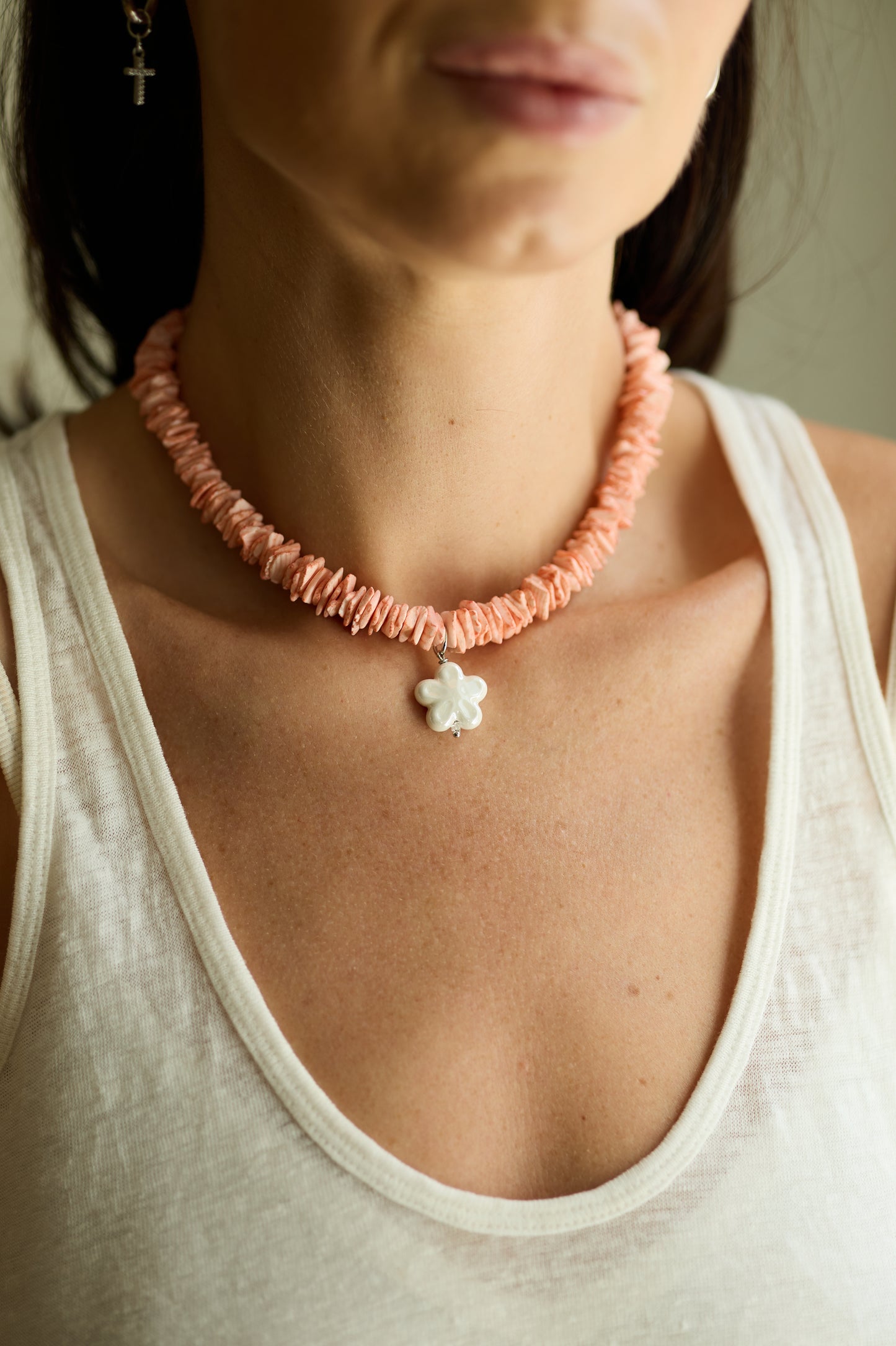 SHELL BLOOM CHOKER