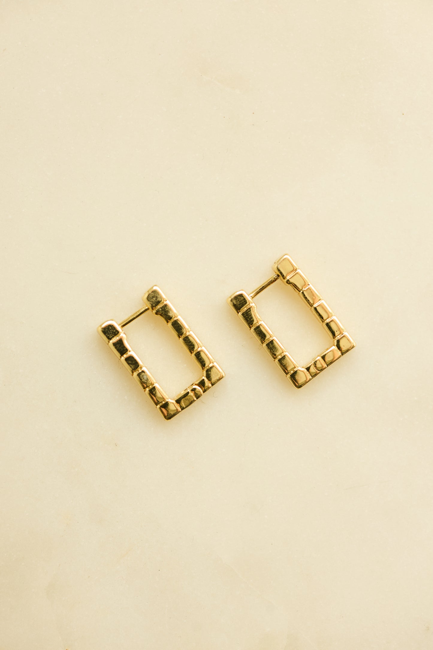 RECTANGULAR HOOP EARRINGS