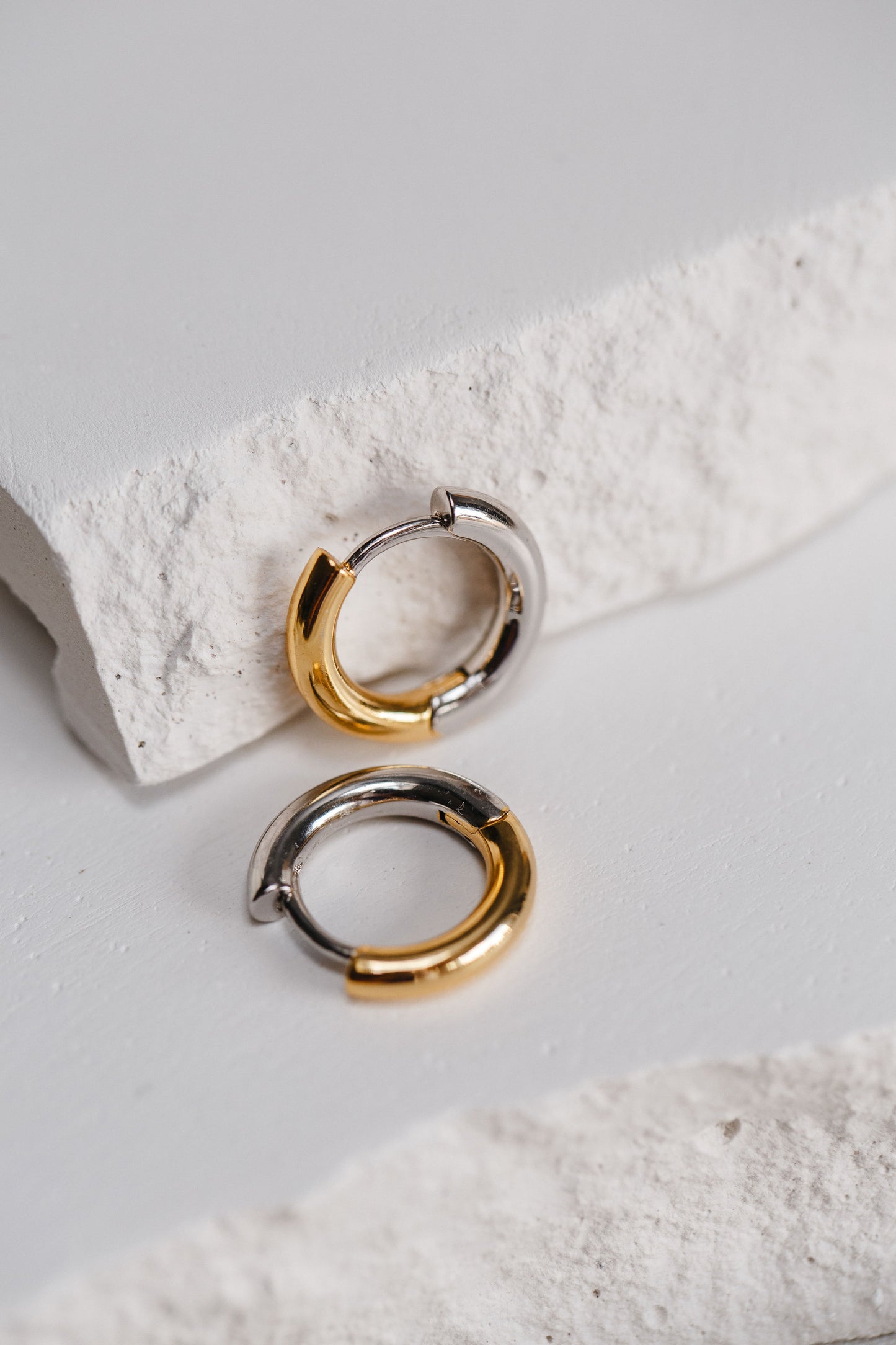 BICOLOR HOOP EARRINGS