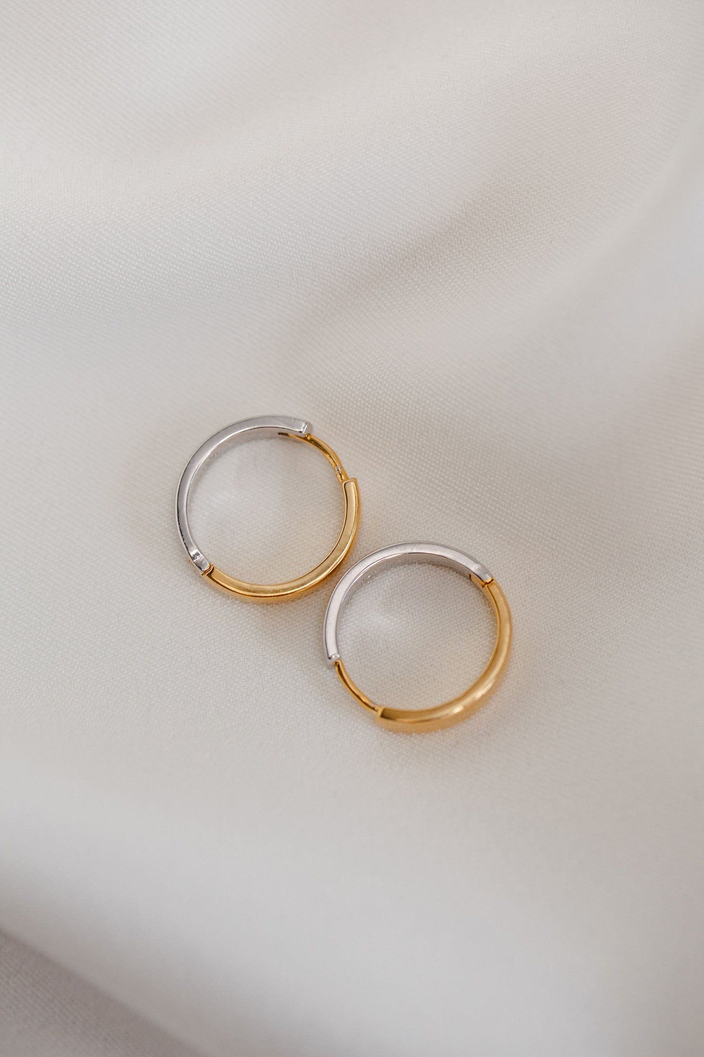 BICOLOR HOOP EARRINGS