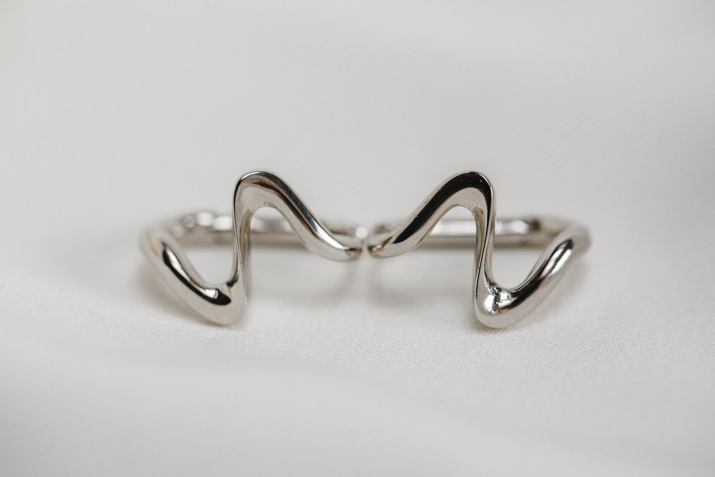 ZIG-ZAG HOOP EARRINGS