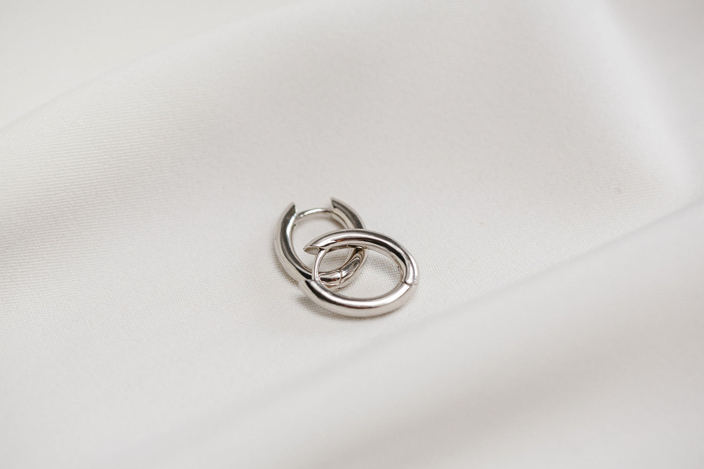 OVAL HOOP EARRINGS