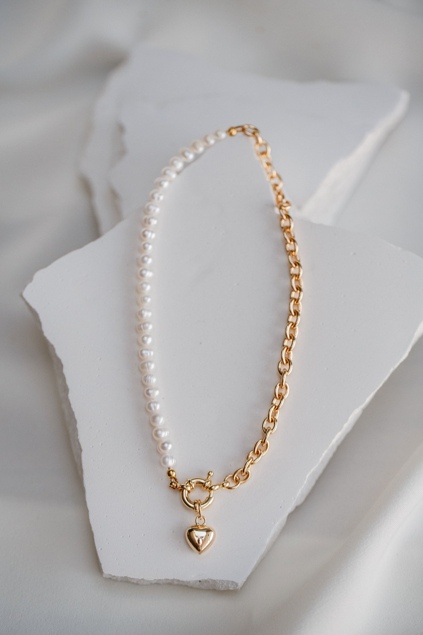 Chain with natural pearls