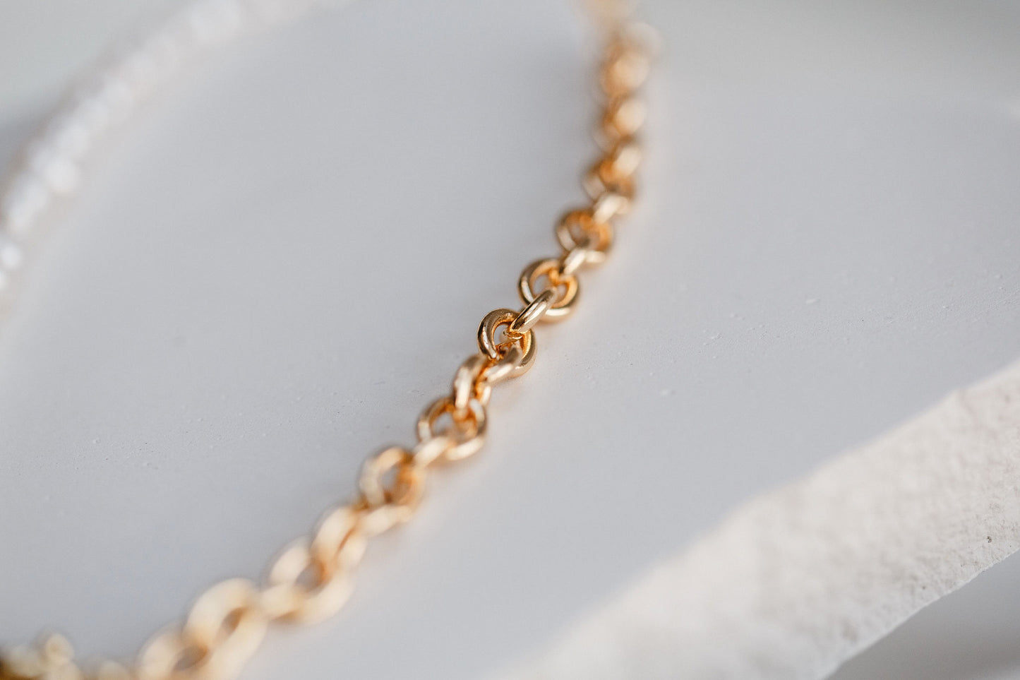 Chain with natural pearls