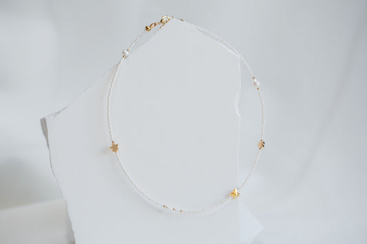 Crystal choker with small details