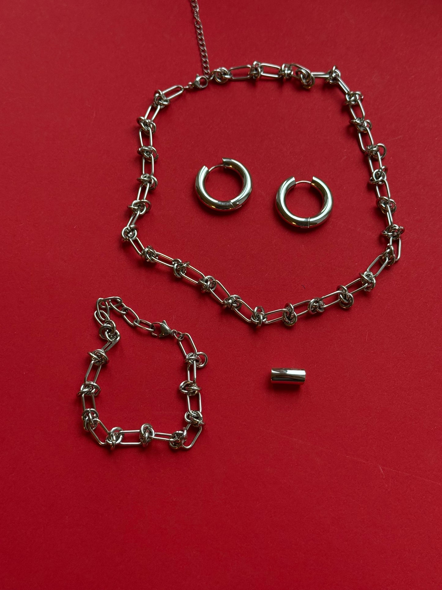 WATERPROOF LINK KNOT NECKLACE