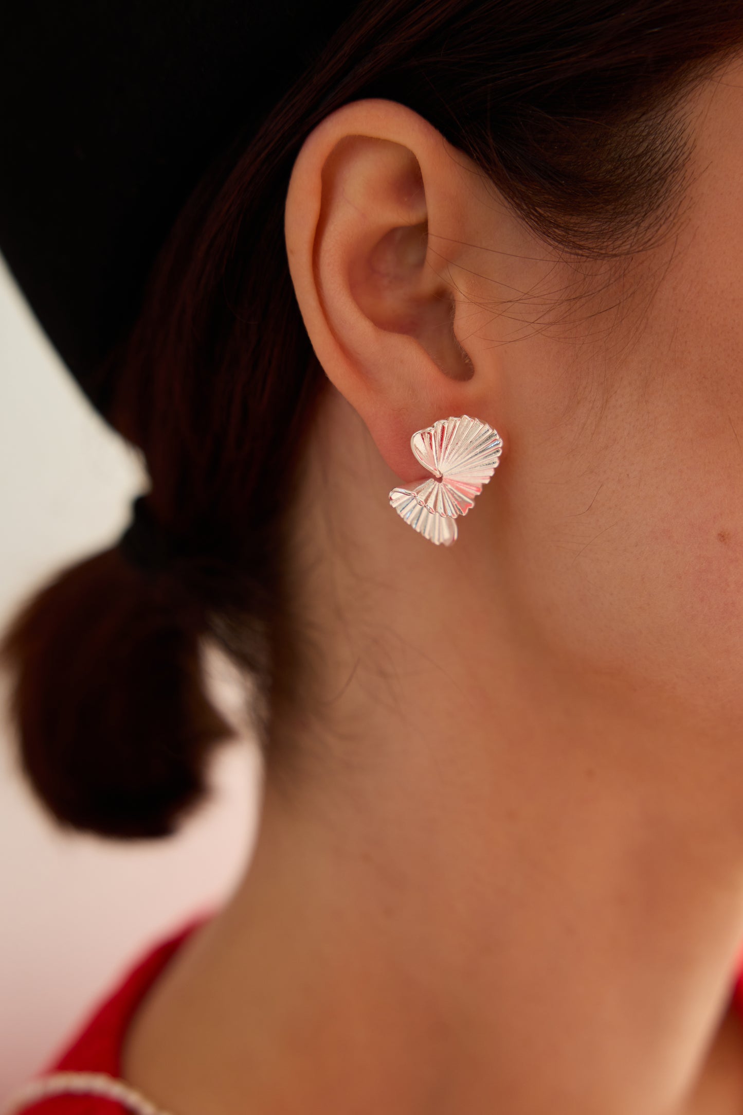 WATERPROOF SHELL BLOOM EARRINGS