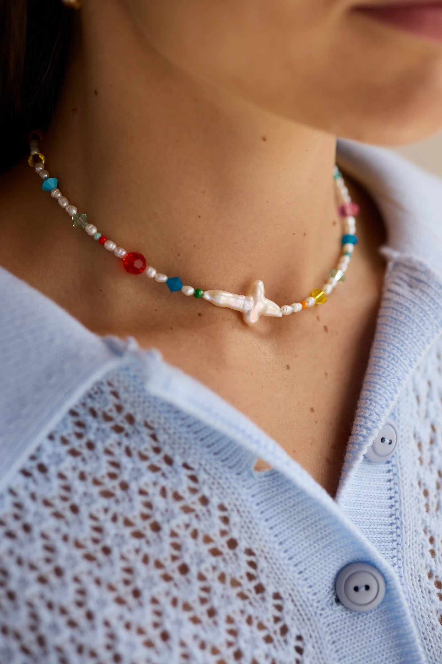 RAINBOW PEARL CROSS CHOCKER