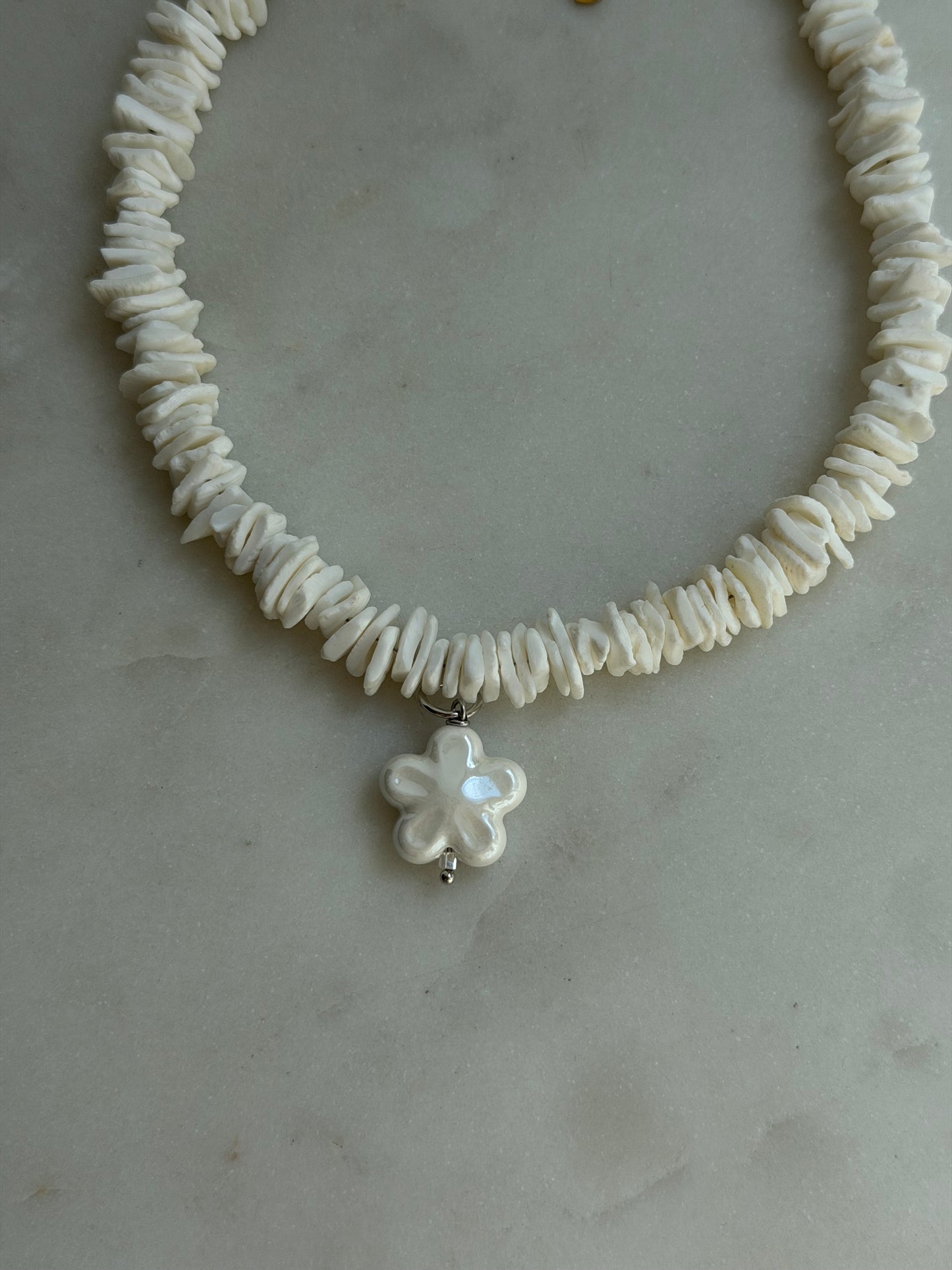 SHELL BLOOM NECKALCE
